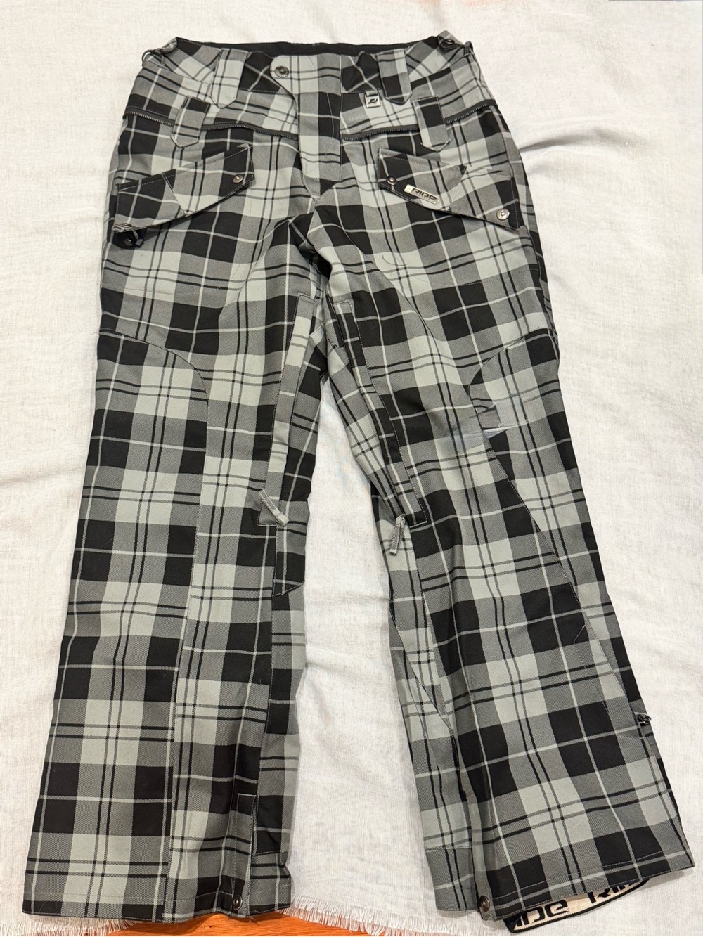 Ride Snowboards Black & Gray Snowboarding Pants Size M Grunge Goth